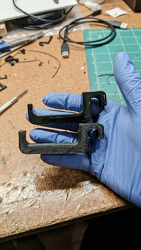 Raw and glossy finished hook-shaped printed parts