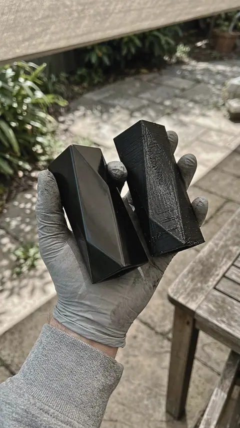 Layer lines on one prism next to a completely smooth finished prism